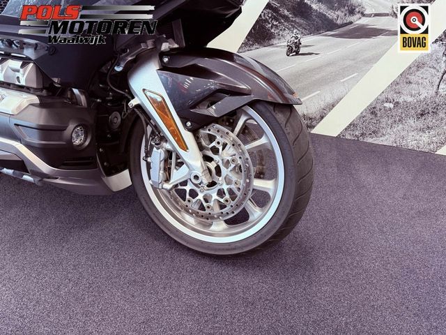 honda - gl-1800-goldwing-touring-deluxe