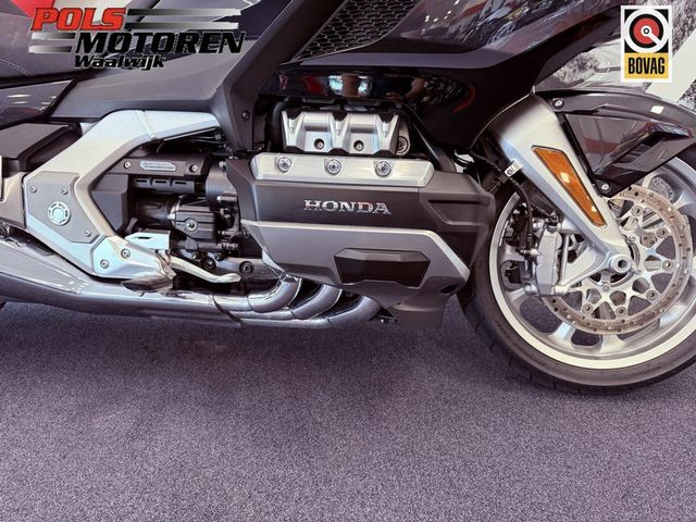 honda - gl-1800-goldwing-touring-deluxe