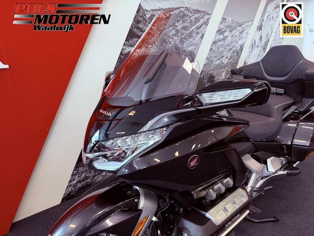 honda - gl-1800-goldwing-touring-deluxe