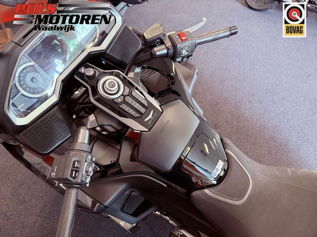 honda - gl-1800-goldwing-touring-deluxe