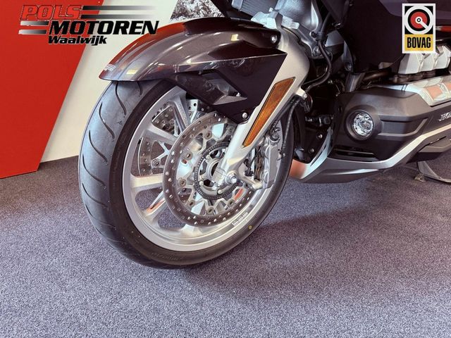 honda - gl-1800-goldwing-touring-deluxe