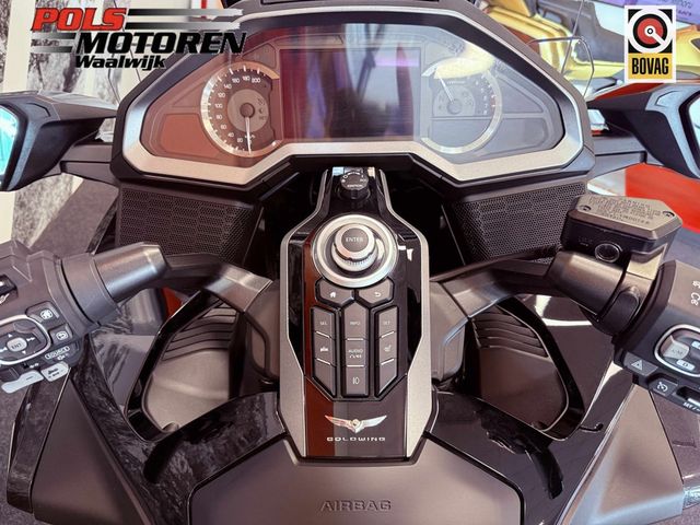 honda - gl-1800-goldwing-touring-deluxe