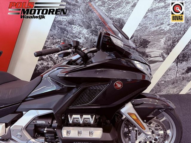 honda - gl-1800-goldwing-touring-deluxe
