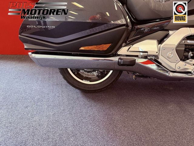 honda - gl-1800-goldwing-touring-deluxe