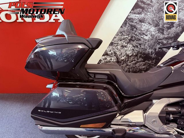 honda - gl-1800-goldwing-touring-deluxe