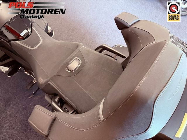 honda - gl-1800-goldwing-touring-deluxe