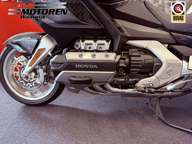 honda - gl-1800-goldwing-touring-deluxe