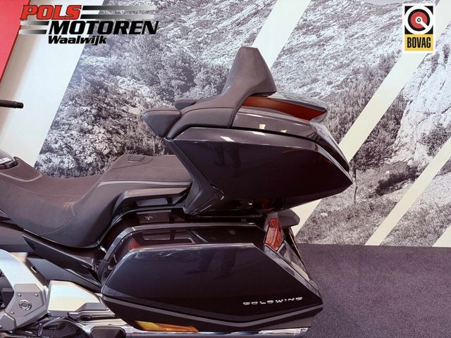honda - gl-1800-goldwing-touring-deluxe
