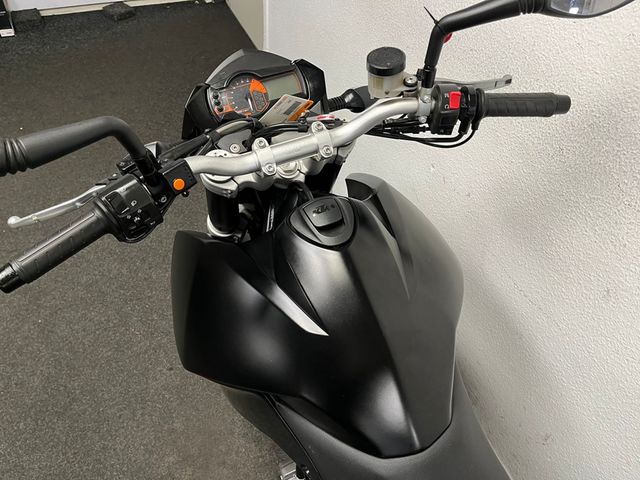 ktm - 990-supermoto-r