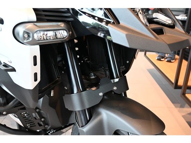 bmw - r-1300-gs-adventure-triple-black