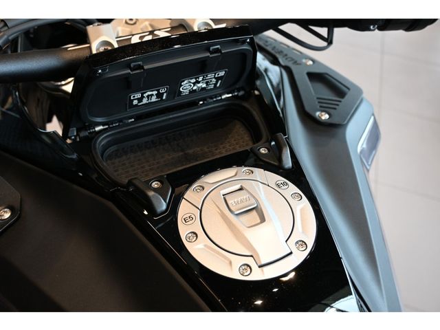 bmw - r-1300-gs-adventure-triple-black