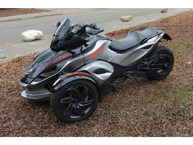 can-am - spyder-rs-s