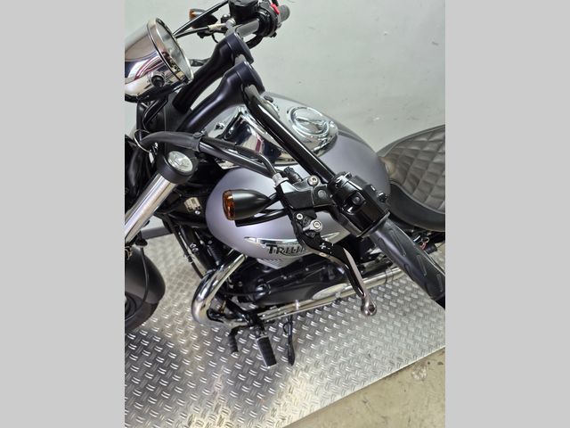 triumph - bonneville-speedmaster