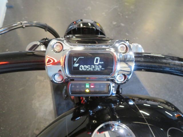 harley-davidson - softail-breakout-114
