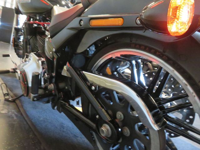 harley-davidson - softail-breakout-114