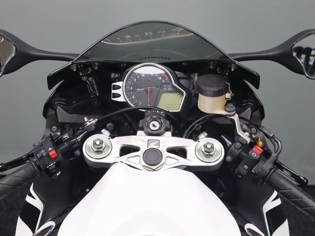 honda - cbr-1000-rr-fireblade