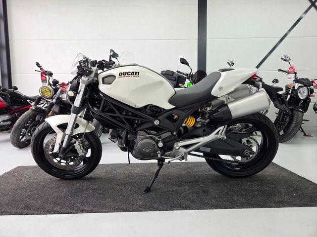ducati - monster-696