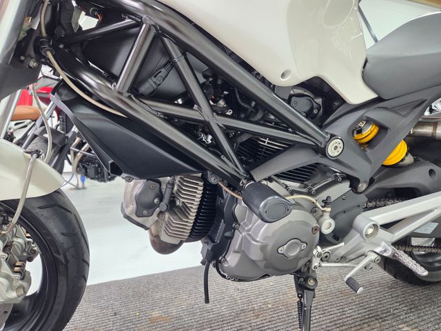 ducati - monster-696
