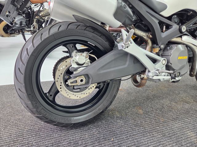 ducati - monster-696