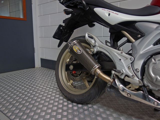 suzuki - sfv-650-gladius