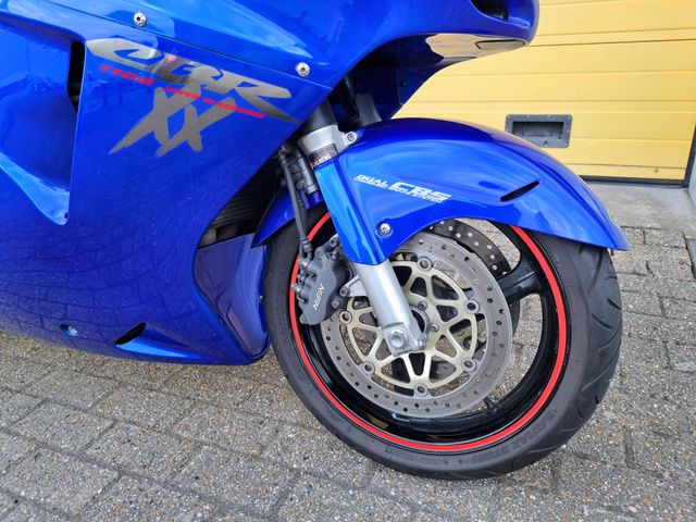 honda - cbr-1100--xx-super-blackbird