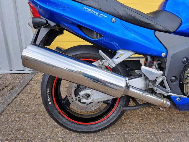 honda - cbr-1100--xx-super-blackbird