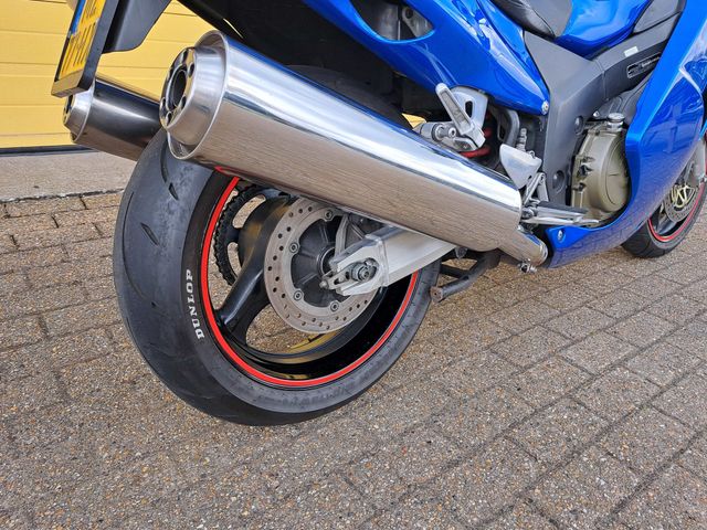 honda - cbr-1100--xx-super-blackbird