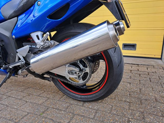 honda - cbr-1100--xx-super-blackbird