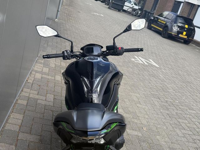 kawasaki - z900
