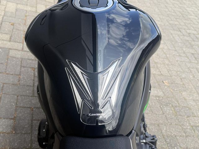 kawasaki - z900