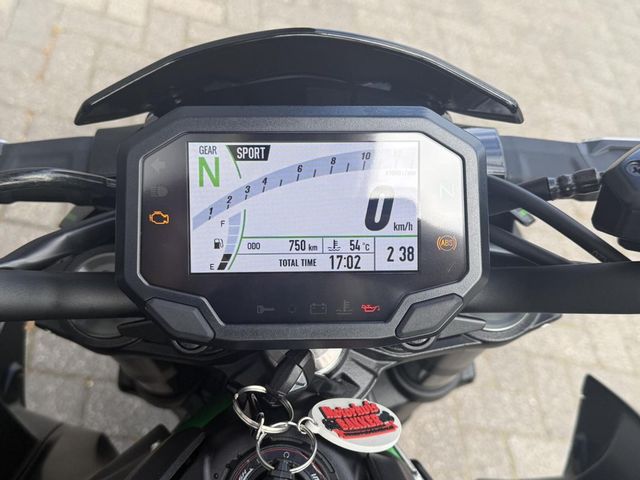 kawasaki - z900