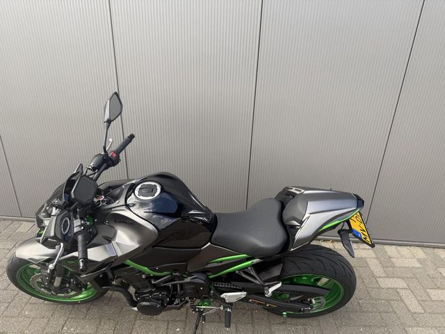 kawasaki - z900