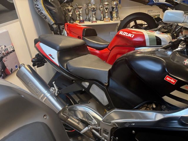 aprilia - rsv-1000-r