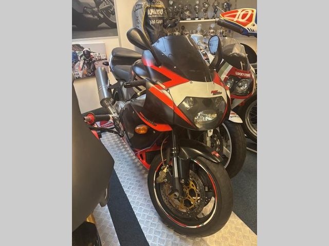 aprilia - rsv-1000-r