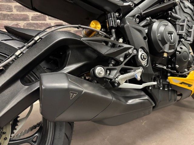 triumph - street-triple-rs