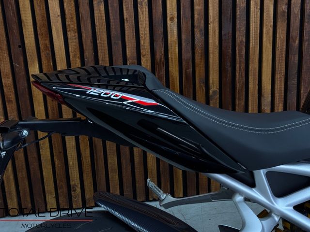 triumph - speed-triple-rs