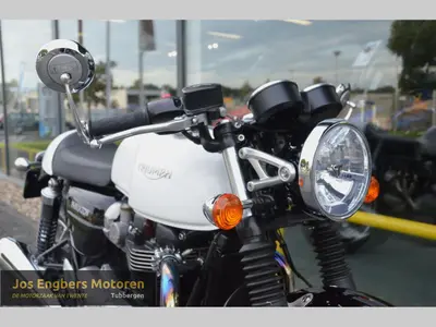 TRIUMPH THRUXTON 1200 – foto 3
