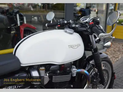 TRIUMPH THRUXTON 1200 – foto 4
