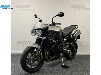 TRIUMPH STREET TRIPLE R – foto 3