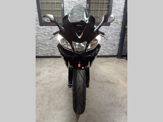 aprilia - rsv-4-r