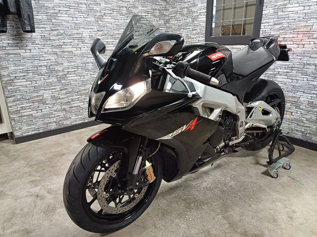 aprilia - rsv-4-r