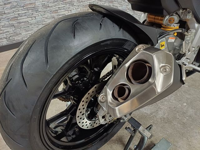 aprilia - rsv-4-r