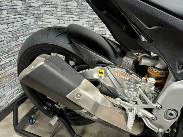 aprilia - rsv-4-r