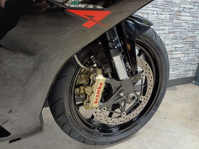 aprilia - rsv-4-r