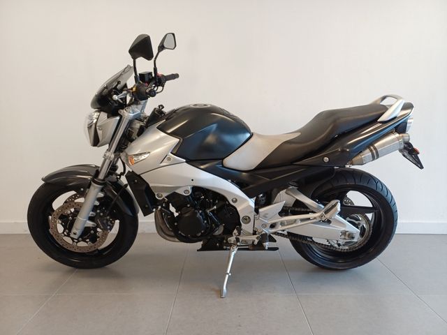 suzuki - gsr-600