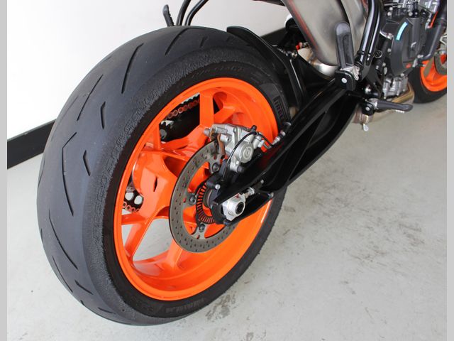 ktm - 890-duke-r
