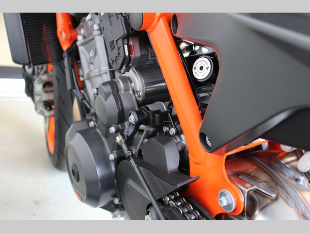 ktm - 890-duke-r