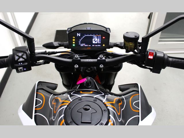 ktm - 890-duke-r