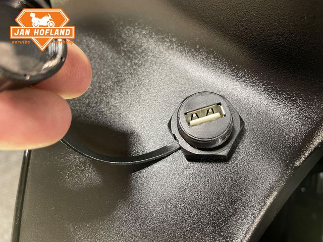 suzuki - v-strom-650-a-black-rhino