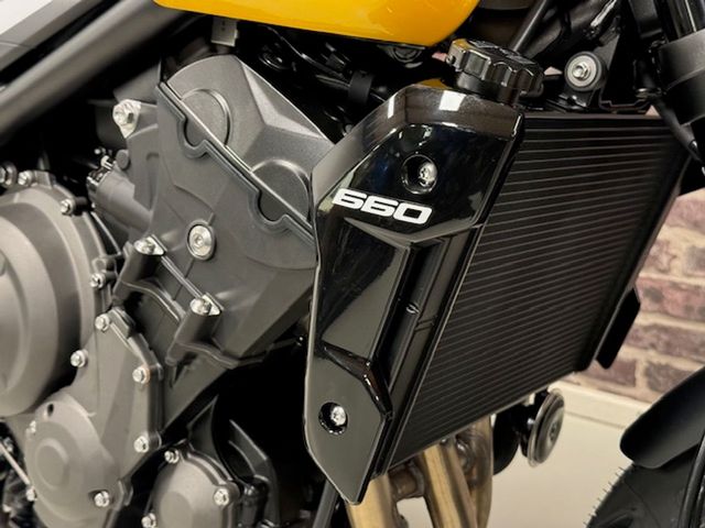triumph - trident-900
